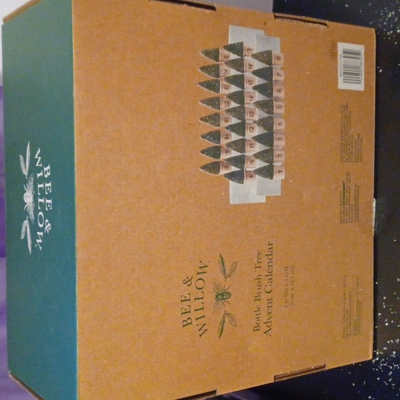 New 25 Piece Bee & Willow Bottle Brush Tree Advent Calendar - Picture 5 of 5
